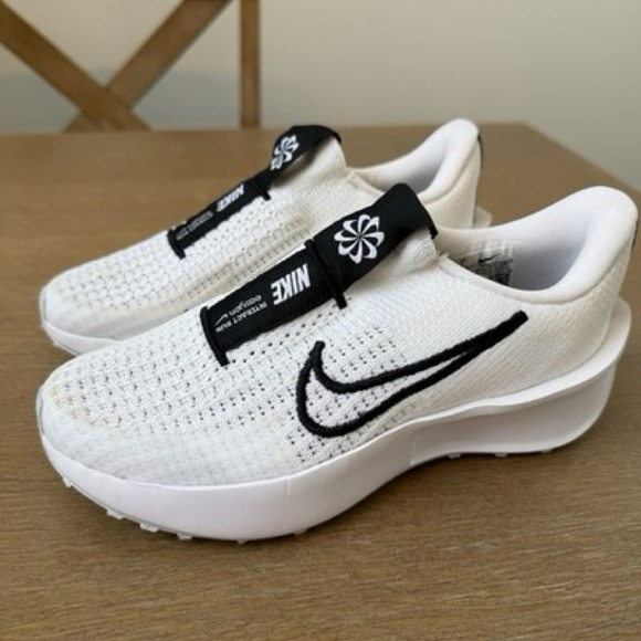 Nike Womens Interact Run EasyOn FV5591-100 White Running Shoes Sneakers Size 5 - Picture 1 of 6